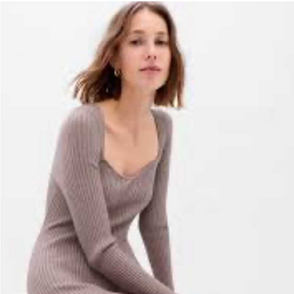 Sweetheart neckline midi knit dress